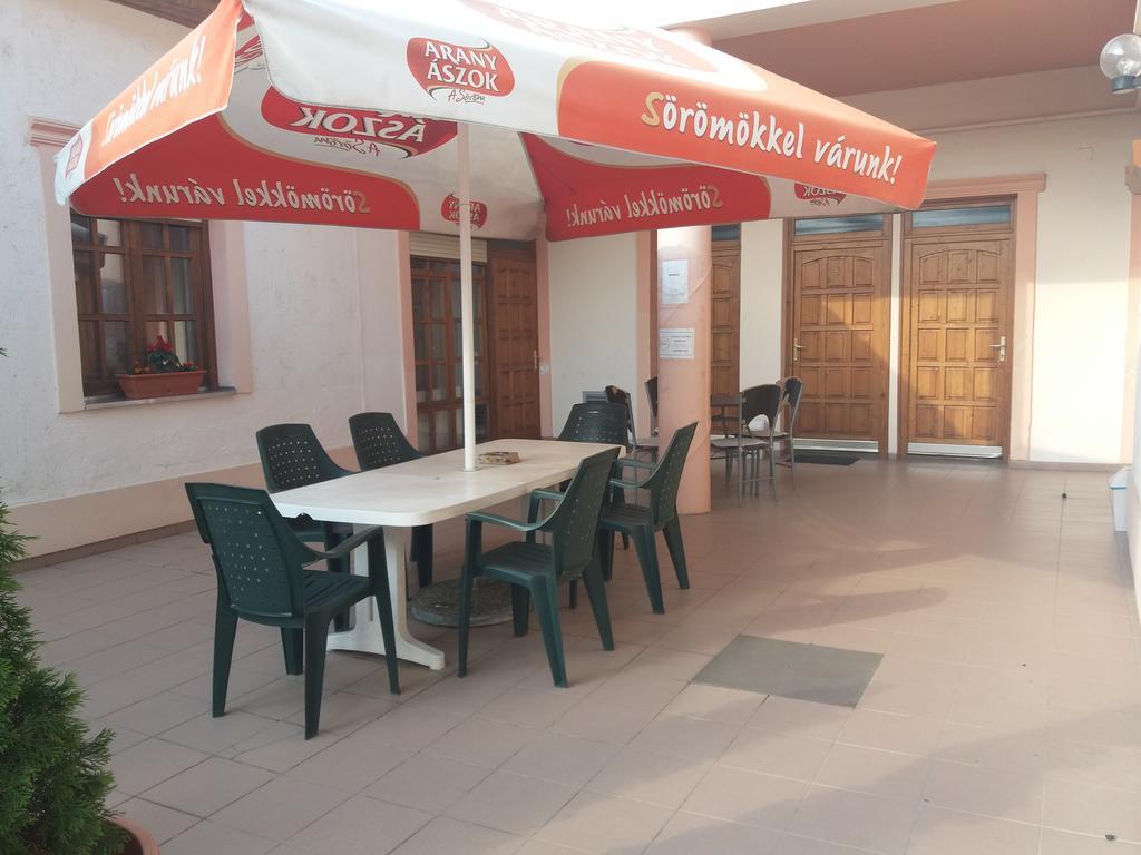 Rákóczi panzió Debrecen Esterno foto